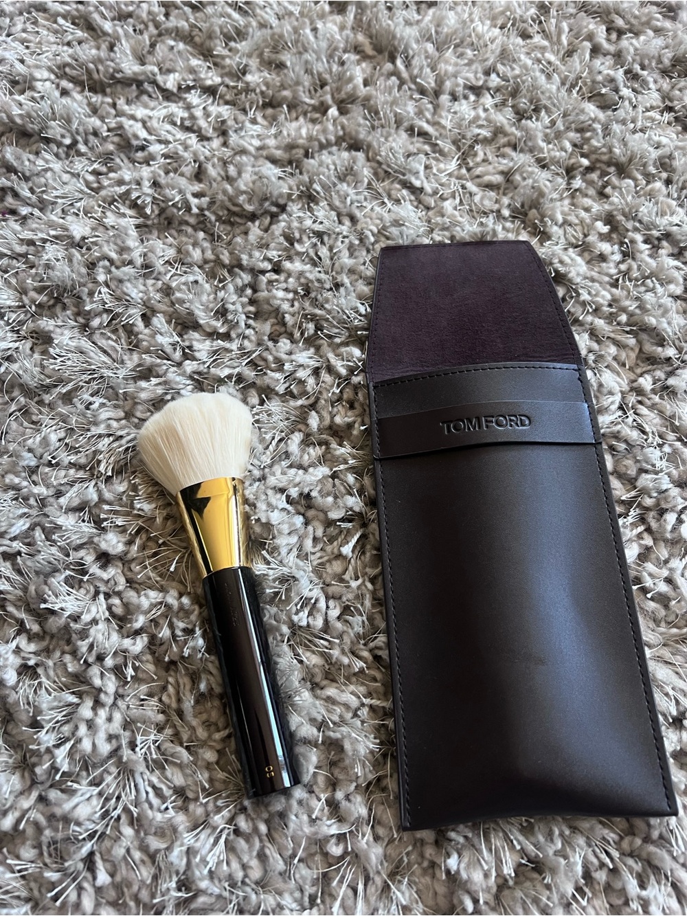 Tom Ford Cream Bristles with Gold Ferrule Powder Brush - Picture 2 of 9